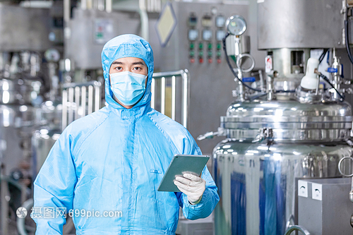 智慧工廠新篇章 化工廠技術(shù)工人與計算機軟件開發(fā)的融合創(chuàng)新